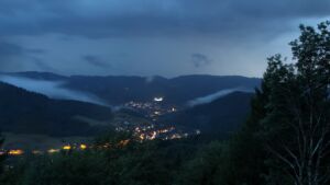 Dieses Bild zeigt eine Webcam-Aufnahme vom Achertal, aufgenommen am Freitag, den 31.07.2026 um 21:30 Uhr. Die Temperatur betrug 18.6°C.
