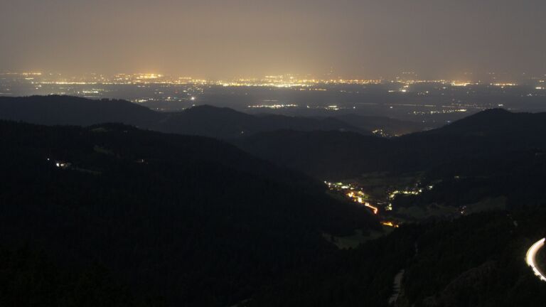 Dieses Bild zeigt eine Webcam-Aufnahme vom Achertal, aufgenommen am Donnerstag, den 14.08.2025 um 05:00 Uhr. Die Temperatur betrug 23.1°C.