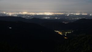 Dieses Bild zeigt eine Webcam-Aufnahme vom Achertal, aufgenommen am Samstag, den 02.05.2026 um 04:20 Uhr. Die Temperatur betrug 13°C.