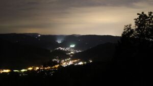Dieses Bild zeigt eine Webcam-Aufnahme vom Achertal, aufgenommen am Mittwoch, den 30.09.2026 um 20:30 Uhr. Die Temperatur betrug 23.6°C.