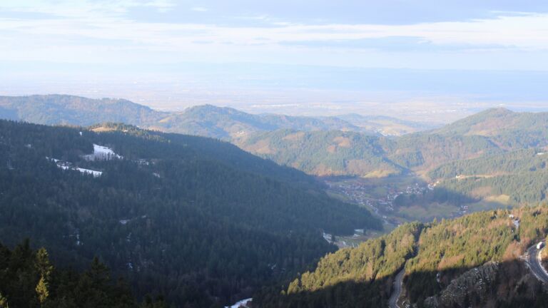 Dieses Bild zeigt eine Webcam-Aufnahme vom Achertal, aufgenommen am Freitag, den 16.01.2026 um 09:50 Uhr. Die Temperatur betrug 6.7°C.