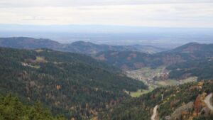 Dieses Bild zeigt eine Webcam-Aufnahme vom Achertal, aufgenommen am Samstag, den 01.11.2025 um 13:10 Uhr. Die Temperatur betrug 12.2°C.