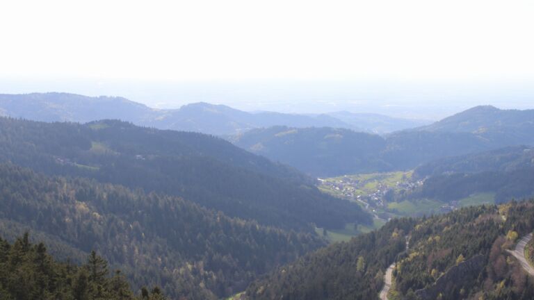 Dieses Bild zeigt eine Webcam-Aufnahme vom Achertal, aufgenommen am Donnerstag, den 16.04.2026 um 18:10 Uhr. Die Temperatur betrug 13.2°C.