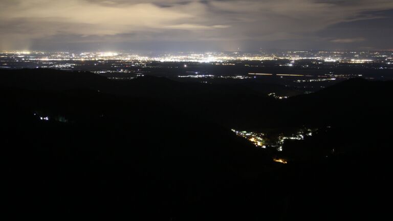 Dieses Bild zeigt eine Webcam-Aufnahme vom Achertal, aufgenommen am Montag, den 20.10.2025 um 22:30 Uhr. Die Temperatur betrug 9.3°C.