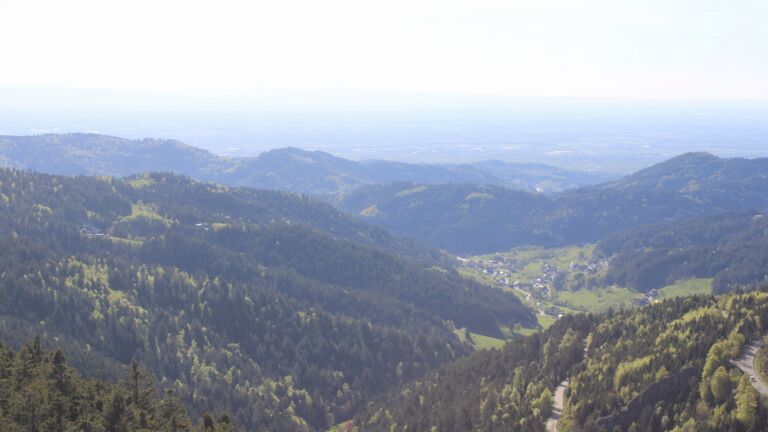 Dieses Bild zeigt eine Webcam-Aufnahme vom Achertal, aufgenommen am Freitag, den 24.04.2026 um 17:40 Uhr. Die Temperatur betrug 14.2°C.