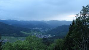 Dieses Bild zeigt eine Webcam-Aufnahme vom Achertal, aufgenommen am Freitag, den 15.05.2026 um 21:10 Uhr. Die Temperatur betrug 5°C.