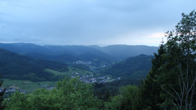 Dieses Bild zeigt eine Webcam-Aufnahme vom Achertal, aufgenommen am Freitag, den 15.05.2026 um 21:10 Uhr. Die Temperatur betrug 5°C.