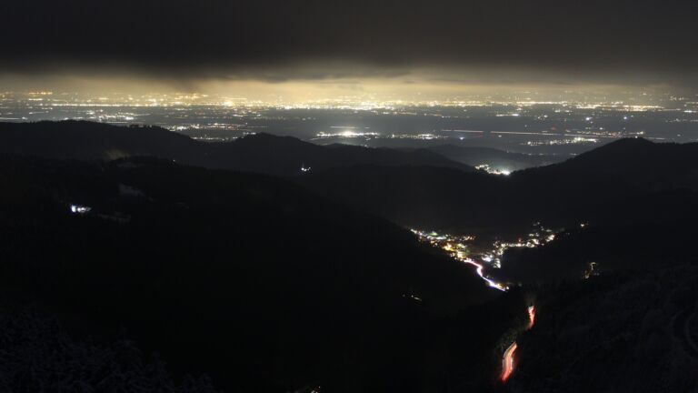 Dieses Bild zeigt eine Webcam-Aufnahme vom Achertal, aufgenommen am Mittwoch, den 26.11.2025 um 18:00 Uhr. Die Temperatur betrug -2.8°C.