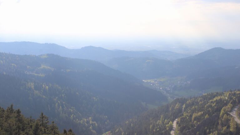 Dieses Bild zeigt eine Webcam-Aufnahme vom Achertal, aufgenommen am Dienstag, den 21.04.2026 um 17:40 Uhr. Die Temperatur betrug 5.4°C.