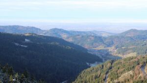 Dieses Bild zeigt eine Webcam-Aufnahme vom Achertal, aufgenommen am Dienstag, den 02.12.2025 um 10:10 Uhr. Die Temperatur betrug 3.7°C.