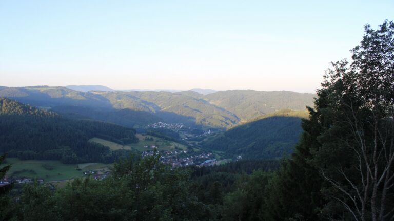 Dieses Bild zeigt eine Webcam-Aufnahme vom Achertal, aufgenommen am Montag, den 15.06.2026 um 06:20 Uhr. Die Temperatur betrug 9.9°C.