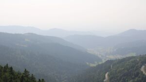 Dieses Bild zeigt eine Webcam-Aufnahme vom Achertal, aufgenommen am Samstag, den 14.06.2025 um 17:10 Uhr. Die Temperatur betrug 24.7°C.