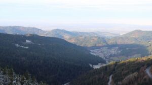 Dieses Bild zeigt eine Webcam-Aufnahme vom Achertal, aufgenommen am Dienstag, den 02.12.2025 um 09:10 Uhr. Die Temperatur betrug 2.8°C.