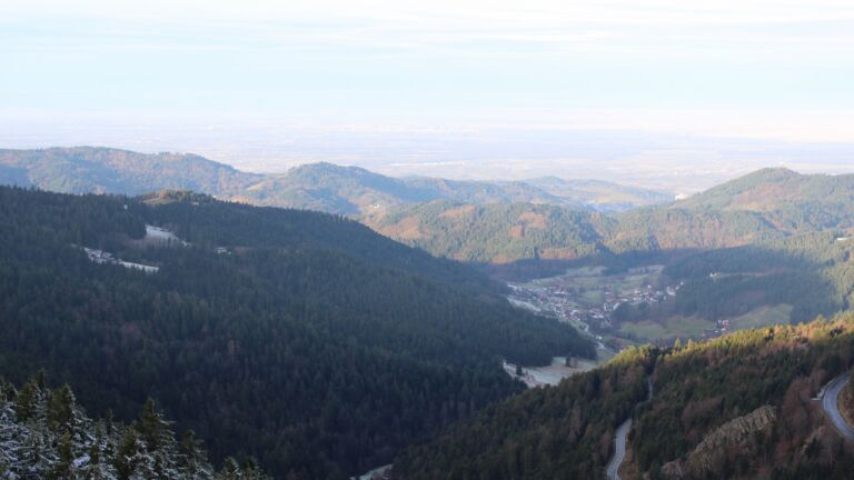 Dieses Bild zeigt eine Webcam-Aufnahme vom Achertal, aufgenommen am Dienstag, den 02.12.2025 um 09:10 Uhr. Die Temperatur betrug 2.8°C.