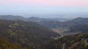 Dieses Bild zeigt eine Webcam-Aufnahme vom Achertal, aufgenommen am Montag, den 27.04.2026 um 06:10 Uhr. Die Temperatur betrug 10.8°C.