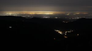 Dieses Bild zeigt eine Webcam-Aufnahme vom Achertal, aufgenommen am Freitag, den 12.12.2025 um 03:00 Uhr. Die Temperatur betrug 7.1°C.