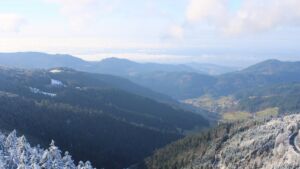 Dieses Bild zeigt eine Webcam-Aufnahme vom Achertal, aufgenommen am Donnerstag, den 27.11.2025 um 13:40 Uhr. Die Temperatur betrug -1.6°C.