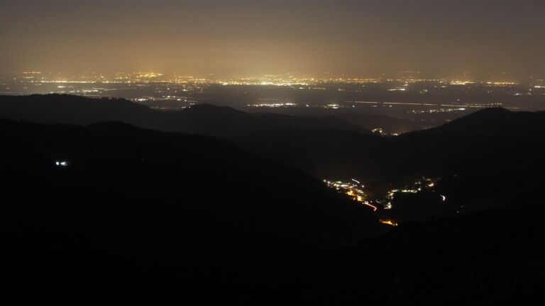 Dieses Bild zeigt eine Webcam-Aufnahme vom Achertal, aufgenommen am Dienstag, den 10.03.2026 um 05:30 Uhr. Die Temperatur betrug 8.7°C.