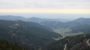 Dieses Bild zeigt eine Webcam-Aufnahme vom Achertal, aufgenommen am Mittwoch, den 15.04.2026 um 17:50 Uhr. Die Temperatur betrug 9.1°C.