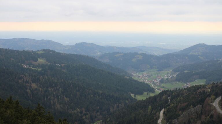 Dieses Bild zeigt eine Webcam-Aufnahme vom Achertal, aufgenommen am Mittwoch, den 15.04.2026 um 17:50 Uhr. Die Temperatur betrug 9.1°C.