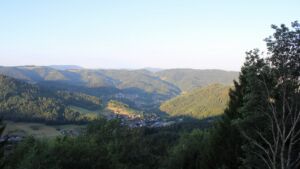 Dieses Bild zeigt eine Webcam-Aufnahme vom Achertal, aufgenommen am Donnerstag, den 06.08.2026 um 07:10 Uhr. Die Temperatur betrug 17.7°C.