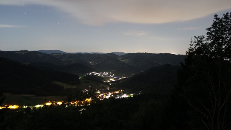 Dieses Bild zeigt eine Webcam-Aufnahme vom Achertal, aufgenommen am Sonntag, den 05.07.2026 um 02:50 Uhr. Die Temperatur betrug 17.8°C.