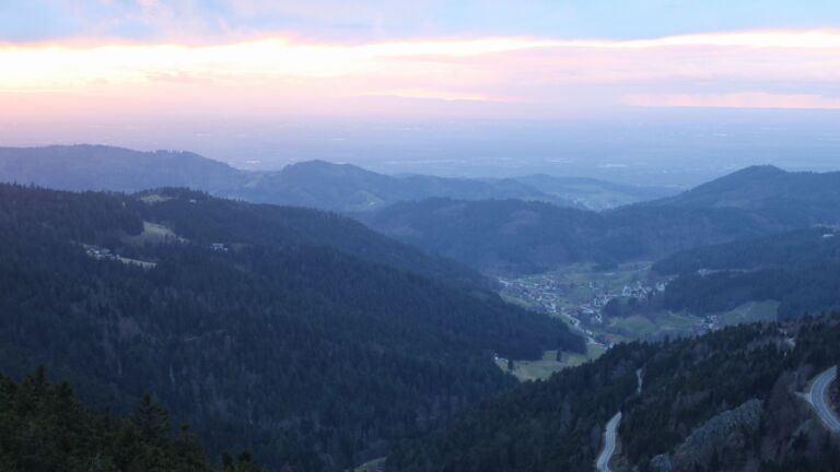 Dieses Bild zeigt eine Webcam-Aufnahme vom Achertal, aufgenommen am Samstag, den 28.02.2026 um 18:10 Uhr. Die Temperatur betrug 3.8°C.