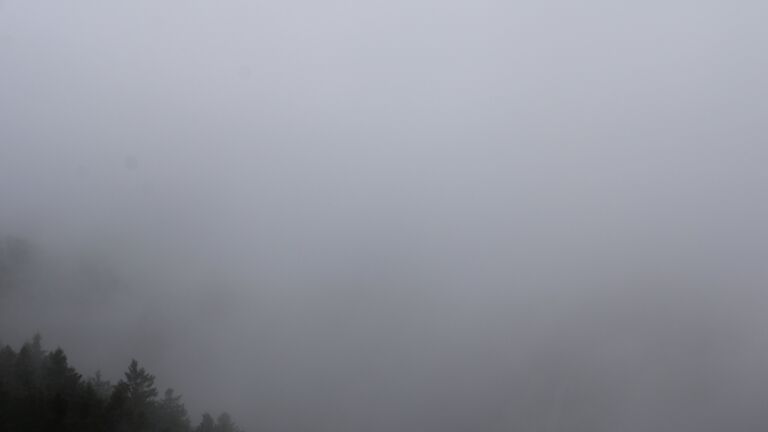 Dieses Bild zeigt eine Webcam-Aufnahme vom Achertal, aufgenommen am Dienstag, den 21.10.2025 um 15:00 Uhr. Die Temperatur betrug 8.3°C.