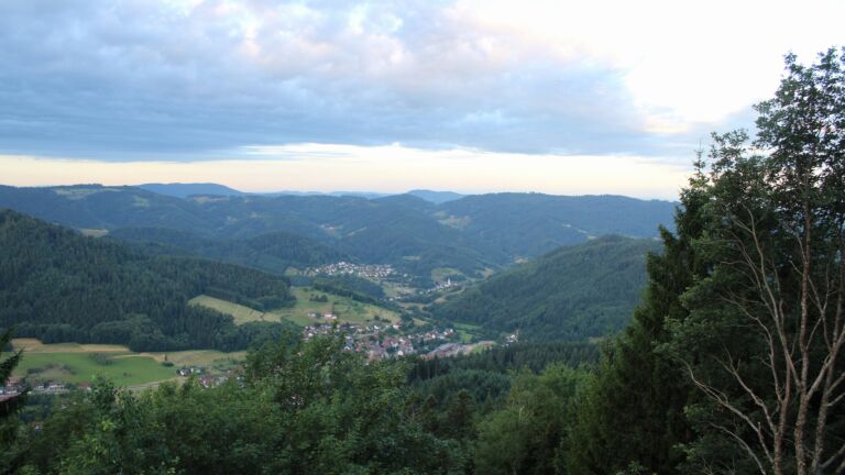 Dieses Bild zeigt eine Webcam-Aufnahme vom Achertal, aufgenommen am Sonntag, den 05.07.2026 um 06:10 Uhr. Die Temperatur betrug 17.4°C.