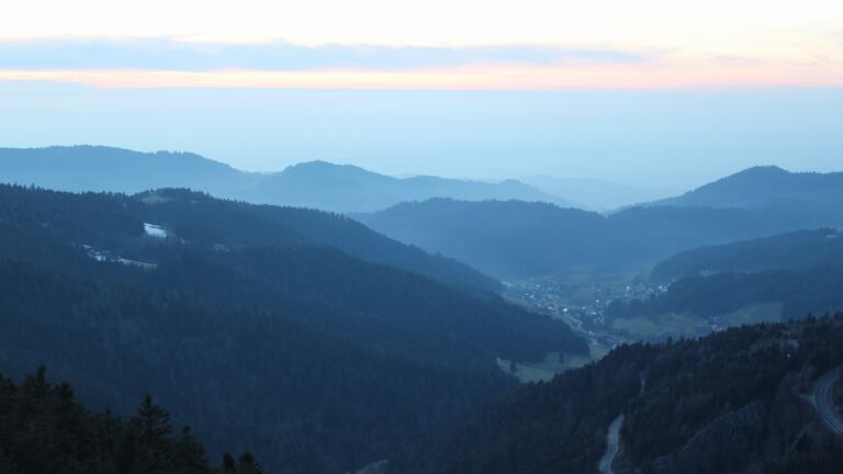 Dieses Bild zeigt eine Webcam-Aufnahme vom Achertal, aufgenommen am Montag, den 09.02.2026 um 17:40 Uhr. Die Temperatur betrug 2.9°C.