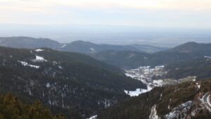 Dieses Bild zeigt eine Webcam-Aufnahme vom Achertal, aufgenommen am Dienstag, den 13.01.2026 um 16:30 Uhr. Die Temperatur betrug 7°C.