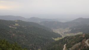 Dieses Bild zeigt eine Webcam-Aufnahme vom Achertal, aufgenommen am Freitag, den 14.11.2025 um 15:10 Uhr. Die Temperatur betrug 16.1°C.