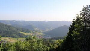 Dieses Bild zeigt eine Webcam-Aufnahme vom Achertal, aufgenommen am Mittwoch, den 27.05.2026 um 19:30 Uhr. Die Temperatur betrug 26.9°C.