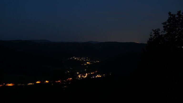 Dieses Bild zeigt eine Webcam-Aufnahme vom Achertal, aufgenommen am Donnerstag, den 23.07.2026 um 04:40 Uhr. Die Temperatur betrug 12.1°C.