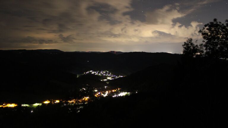 Dieses Bild zeigt eine Webcam-Aufnahme vom Achertal, aufgenommen am Mittwoch, den 16.09.2026 um 03:00 Uhr. Die Temperatur betrug 21.1°C.