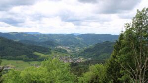 Dieses Bild zeigt eine Webcam-Aufnahme vom Achertal, aufgenommen am Dienstag, den 19.05.2026 um 13:30 Uhr. Die Temperatur betrug 15.2°C.