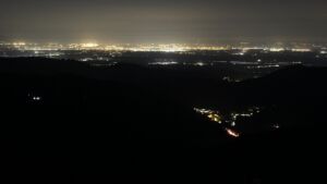 Dieses Bild zeigt eine Webcam-Aufnahme vom Achertal, aufgenommen am Freitag, den 17.04.2026 um 05:00 Uhr. Die Temperatur betrug 9.7°C.