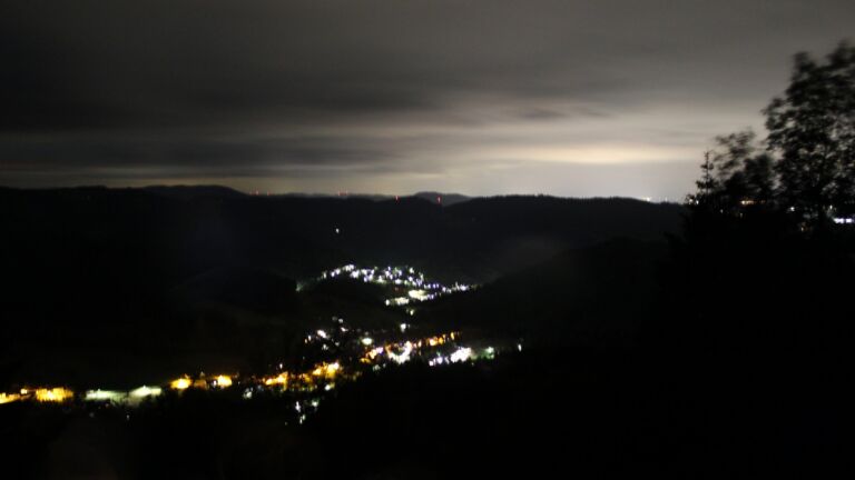 Dieses Bild zeigt eine Webcam-Aufnahme vom Achertal, aufgenommen am Samstag, den 13.06.2026 um 02:30 Uhr. Die Temperatur betrug 13.7°C.