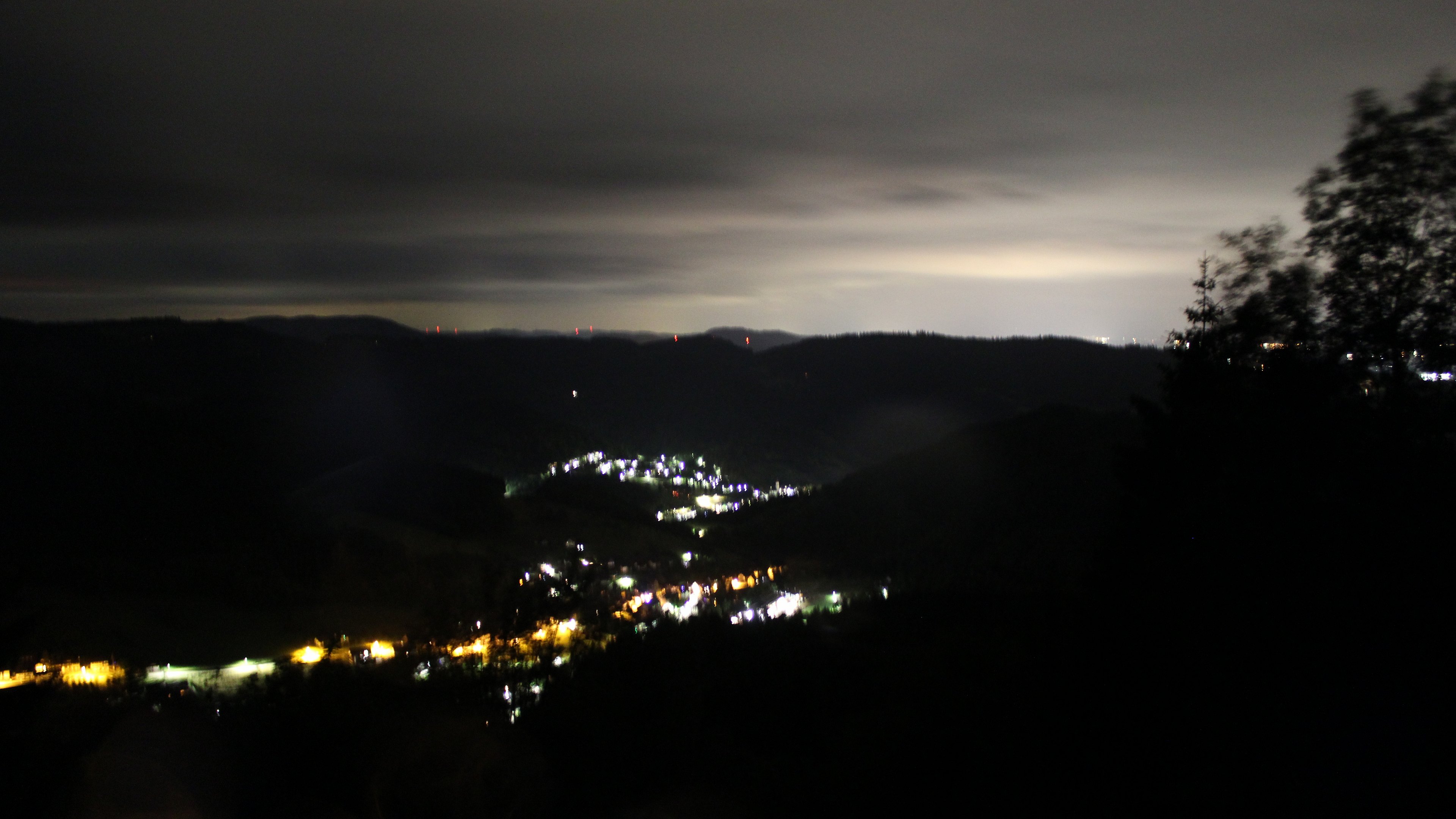 Dieses Bild zeigt eine Webcam-Aufnahme vom Achertal, aufgenommen am Samstag, den 13.06.2026 um 02:30 Uhr. Die Temperatur betrug 13.7°C.