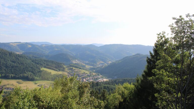 Dieses Bild zeigt eine Webcam-Aufnahme vom Achertal, aufgenommen am Freitag, den 07.08.2026 um 18:40 Uhr. Die Temperatur betrug 28.5°C.
