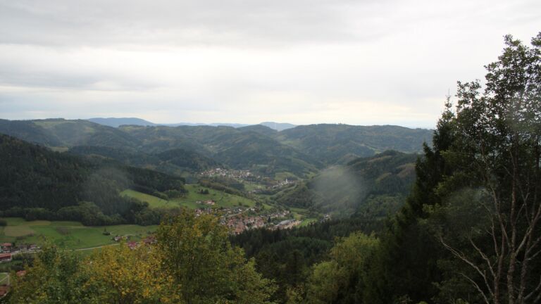 Dieses Bild zeigt eine Webcam-Aufnahme vom Achertal, aufgenommen am Freitag, den 23.10.2026 um 10:20 Uhr. Die Temperatur betrug 10.5°C.