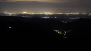 Dieses Bild zeigt eine Webcam-Aufnahme vom Achertal, aufgenommen am Sonntag, den 19.04.2026 um 05:00 Uhr. Die Temperatur betrug 11°C.