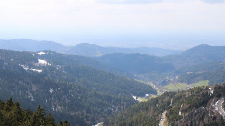 Dieses Bild zeigt eine Webcam-Aufnahme vom Achertal, aufgenommen am Freitag, den 03.04.2026 um 15:10 Uhr. Die Temperatur betrug 6.2°C.