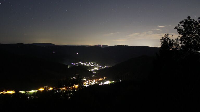 Dieses Bild zeigt eine Webcam-Aufnahme vom Achertal, aufgenommen am Donnerstag, den 17.09.2026 um 05:40 Uhr. Die Temperatur betrug 10.7°C.