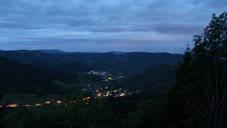 Dieses Bild zeigt eine Webcam-Aufnahme vom Achertal, aufgenommen am Montag, den 18.05.2026 um 05:00 Uhr. Die Temperatur betrug 10.5°C.