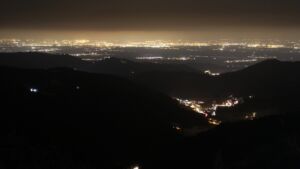 Dieses Bild zeigt eine Webcam-Aufnahme vom Achertal, aufgenommen am Mittwoch, den 24.12.2025 um 19:00 Uhr. Die Temperatur betrug -5.9°C.