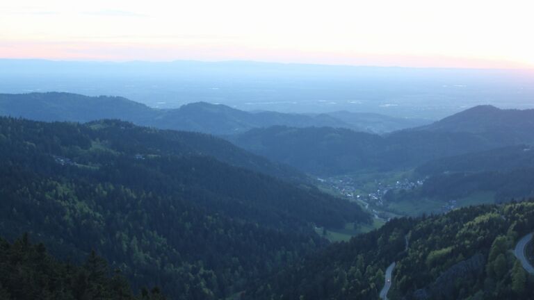 Dieses Bild zeigt eine Webcam-Aufnahme vom Achertal, aufgenommen am Sonntag, den 26.04.2026 um 20:40 Uhr. Die Temperatur betrug 10.6°C.