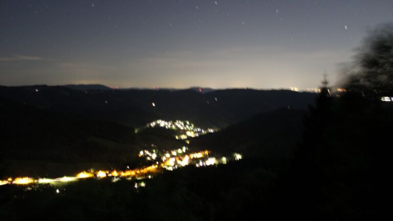 Dieses Bild zeigt eine Webcam-Aufnahme vom Achertal, aufgenommen am Donnerstag, den 21.05.2026 um 23:20 Uhr. Die Temperatur betrug 15.8°C.