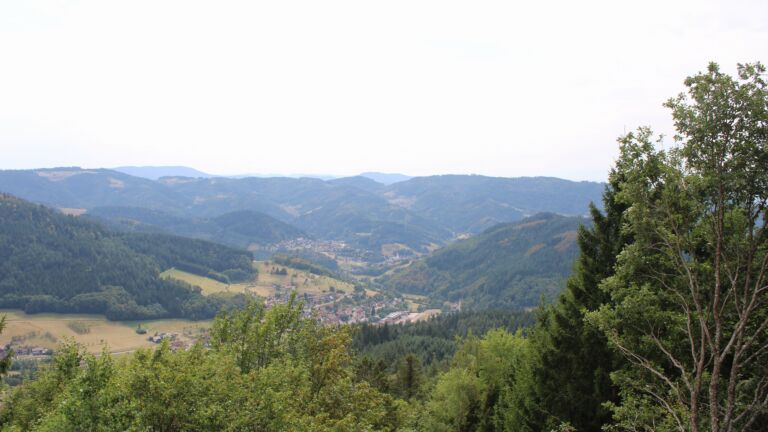 Dieses Bild zeigt eine Webcam-Aufnahme vom Achertal, aufgenommen am Samstag, den 15.08.2026 um 15:20 Uhr. Die Temperatur betrug 26.9°C.