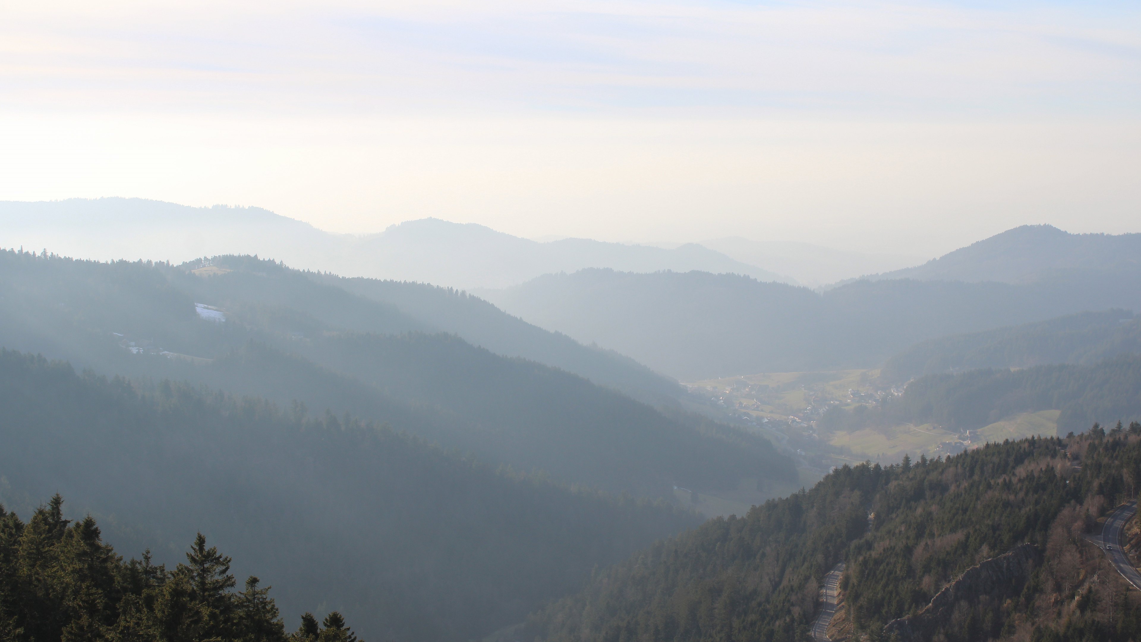 Dieses Bild zeigt eine Webcam-Aufnahme vom Achertal, aufgenommen am Montag, den 09.02.2026 um 16:10 Uhr. Die Temperatur betrug 5.2°C.